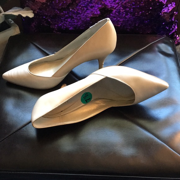 Tahari shoes - Picture 6 of 6